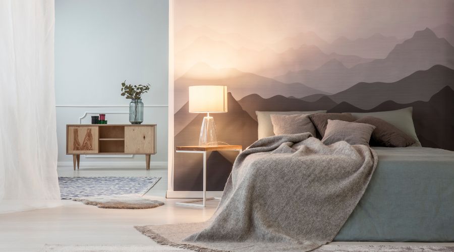 découvrez le coût de la pose de papier peint et obtenez des conseils pour estimer votre budget travaux facilement.