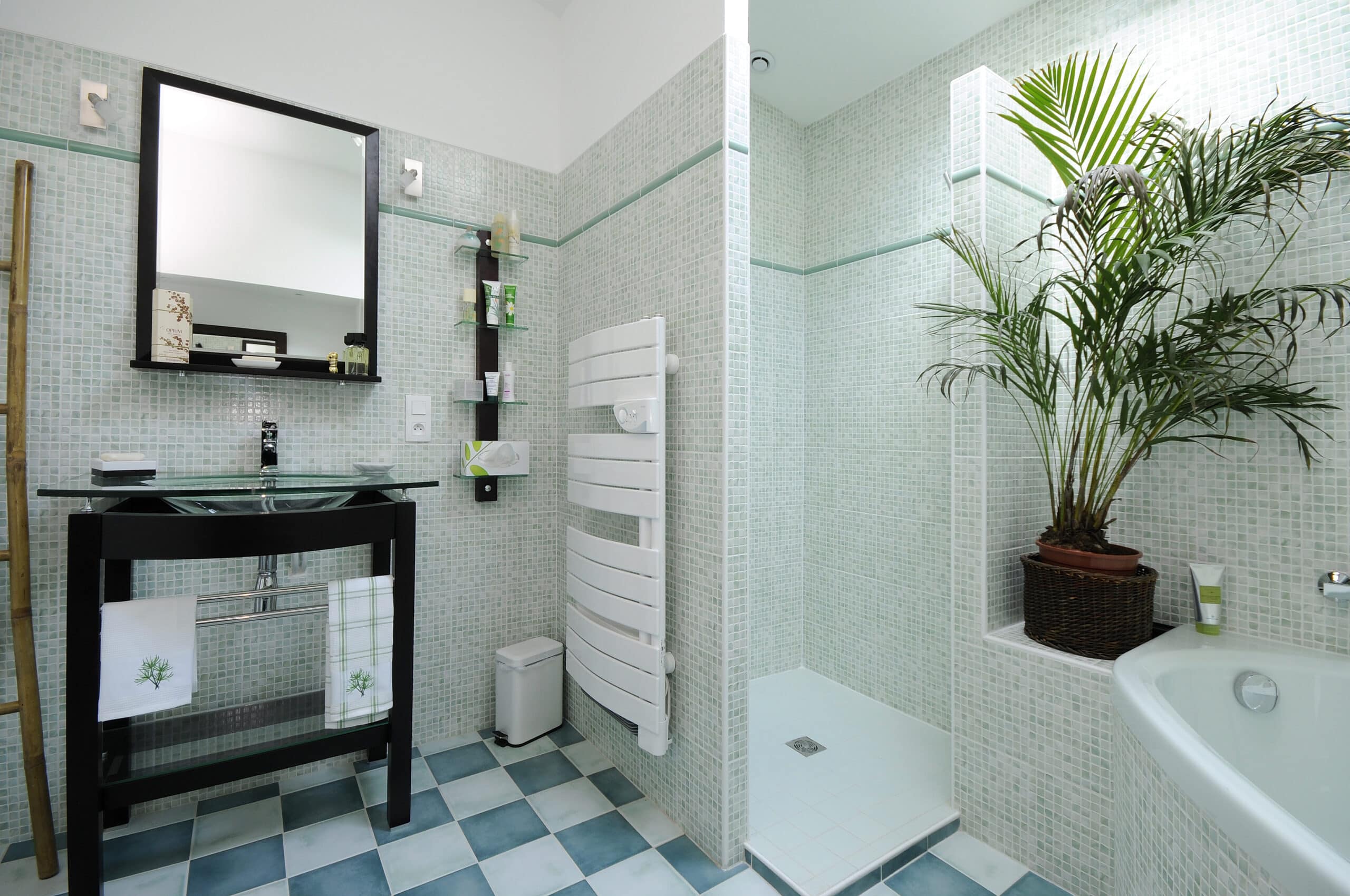 découvrez les coûts estimés pour la rénovation de votre cuisine et de votre salle de bain, avec des conseils pour optimiser votre budget et choisir les meilleurs matériaux.