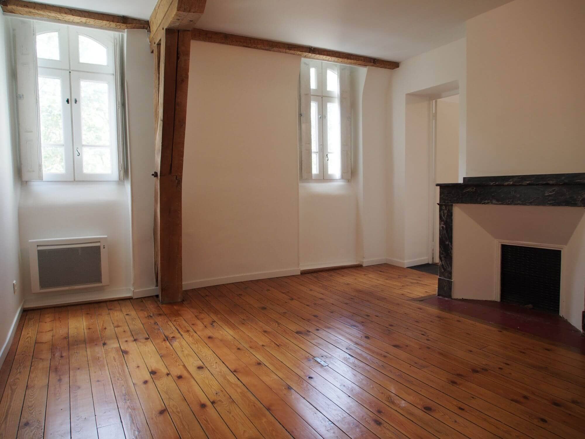 découvrez le coût de la rénovation d'une maison ancienne, avec des conseils pour estimer votre budget et optimiser vos travaux.