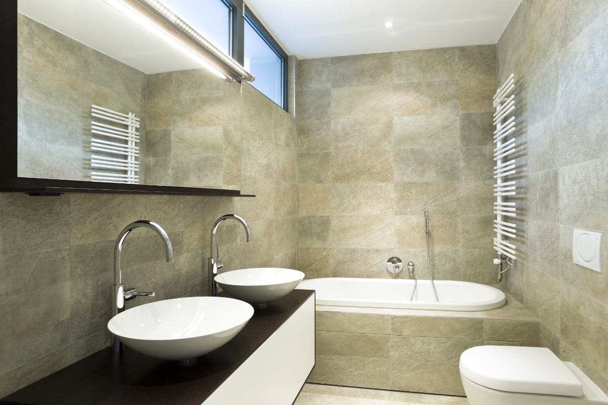 cout renovation salle de bain 8 découvrez les coûts de rénovation d'une salle de bain, astuces pour maîtriser votre budget et conseils pour réussir vos travaux.