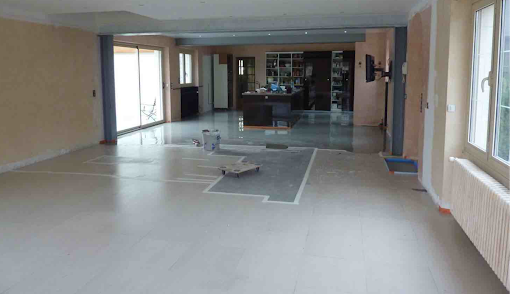 découvrez les coûts moyens pour la rénovation de votre sol et obtenez des conseils pour bien planifier votre budget travaux.