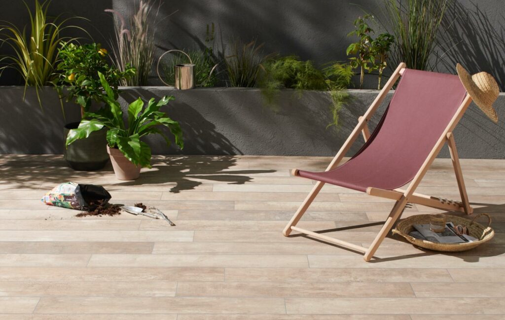 découvrez le coût de la rénovation d'une terrasse en bois : estimation des prix, facteurs influents et conseils pour réussir vos travaux.