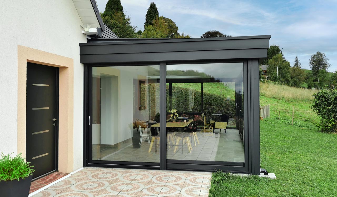 découvrez les différences de coût entre un toit plat et un toit en pente pour choisir la meilleure option adaptée à votre projet de construction ou de rénovation.