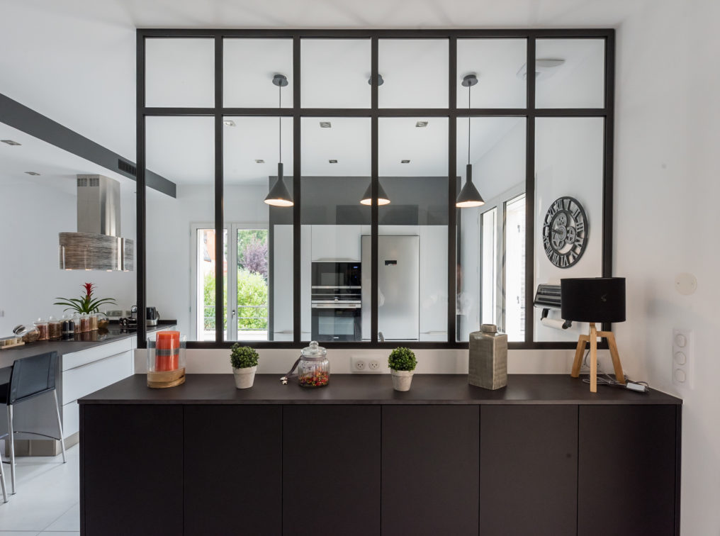 découvrez nos astuces design pour aménager une cuisine avec verrière ikea, alliant style et fonctionnalité pour un espace lumineux et moderne.