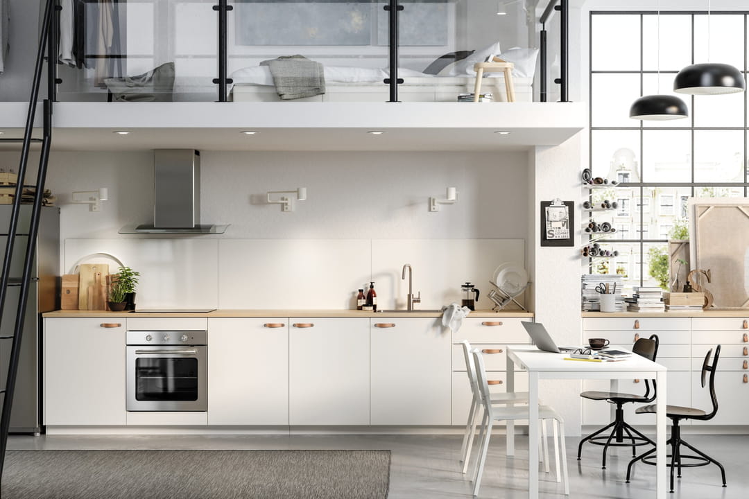 découvrez la cuisine ikea voxtorp blanche, alliant élégance moderne et design minimaliste pour un intérieur lumineux et fonctionnel.
