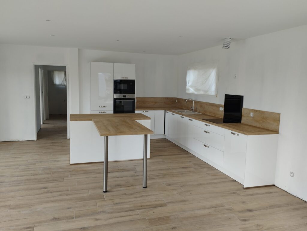 cuisine plus roanne : expert en rénovation de cuisine sur mesure, alliant design, fonctionnalité et qualité pour transformer votre espace culinaire.