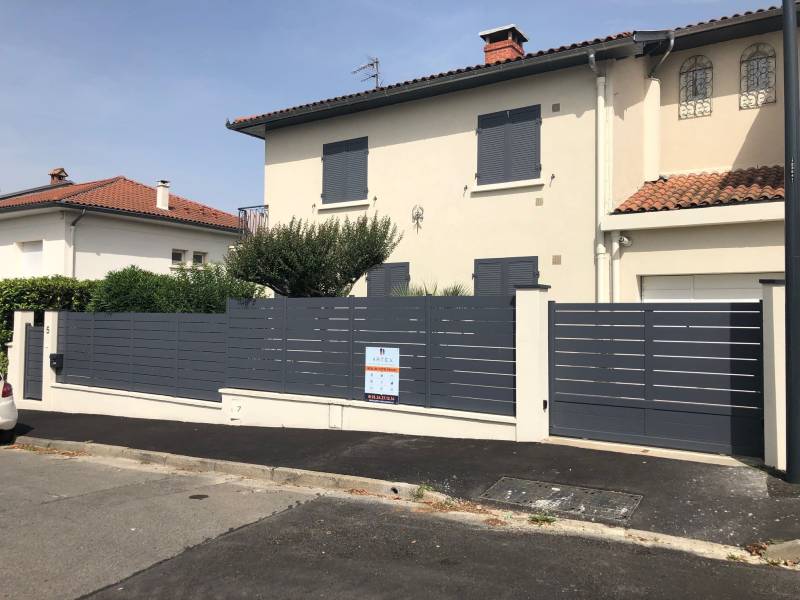 obtenez un devis personnalisé pour la pose de votre clôture ou de votre portail. comparez les prix et trouvez le meilleur professionnel près de chez vous.