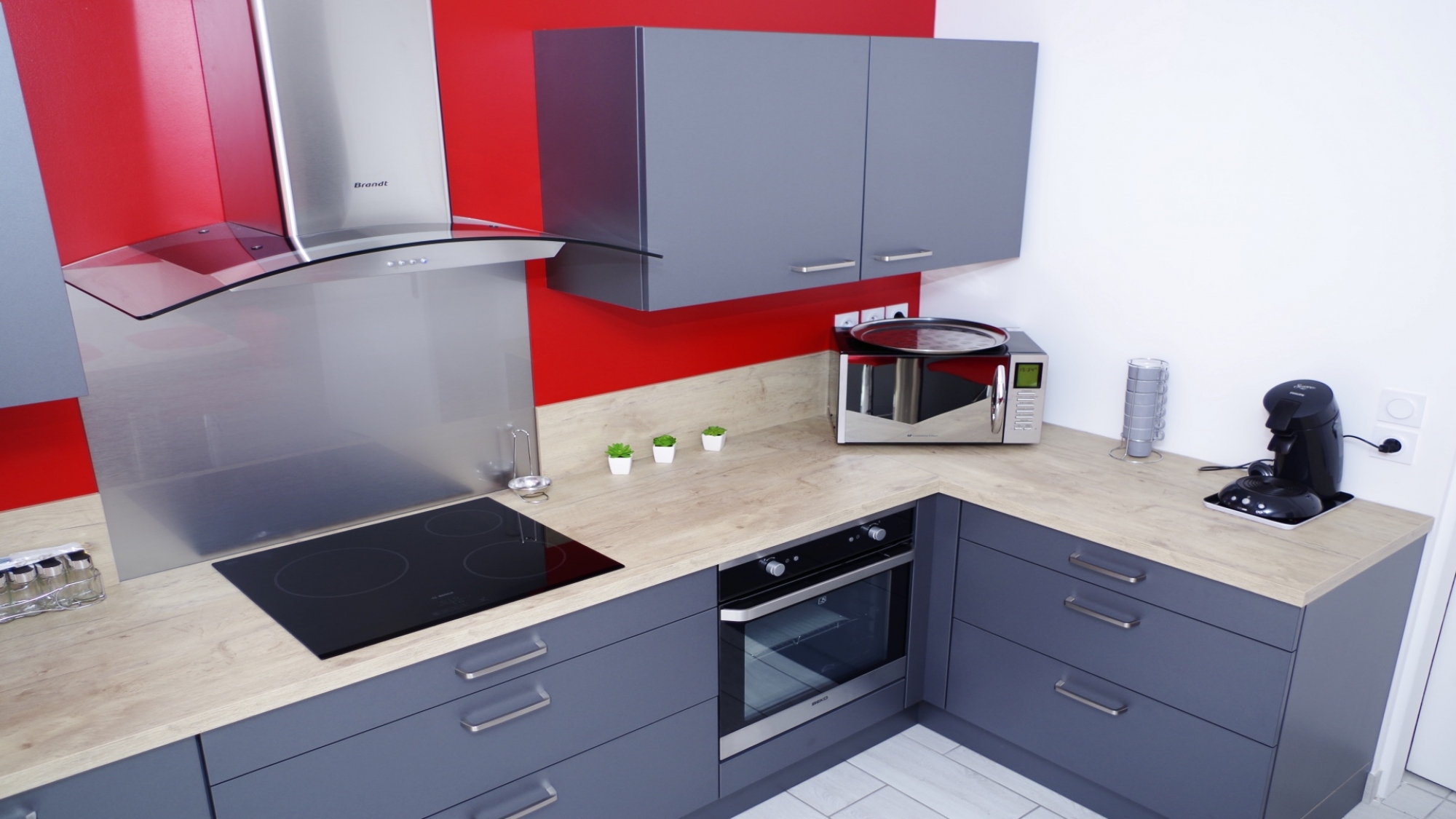 obtenez un devis personnalisé pour une cuisine sur mesure, adapté à vos besoins et à votre budget. transformez votre espace avec une cuisine unique et fonctionnelle.