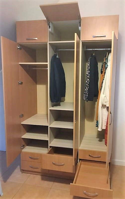 découvrez des astuces et idées pour aménager un dressing dans un petit espace et optimiser votre rangement avec style et fonctionnalité.