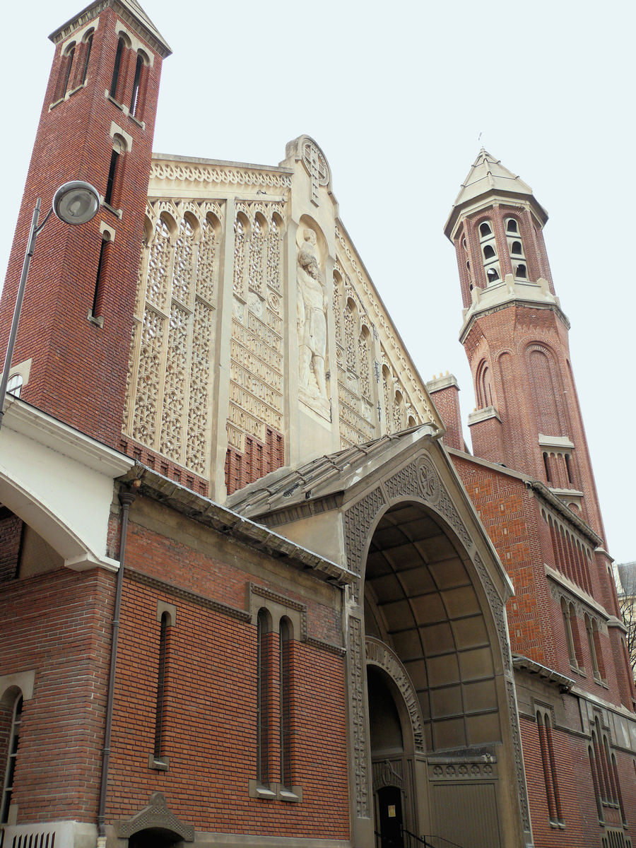 découvrez cette église à rénover située près du 15e arrondissement de paris, une opportunité unique pour un projet architectural ou culturel au cœur de la capitale.