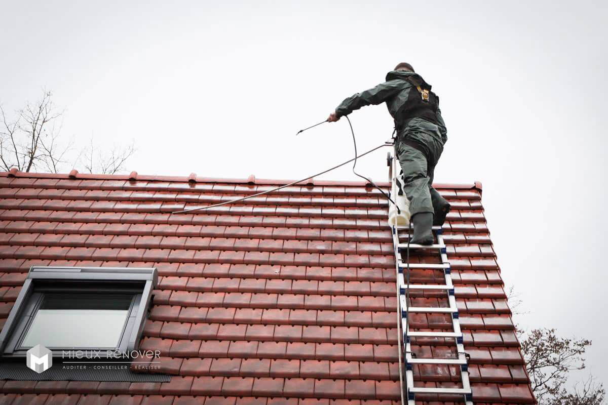services professionnels d'entretien et de rénovation de toit pour prolonger la durée de vie de votre toiture et assurer une protection optimale de votre maison.