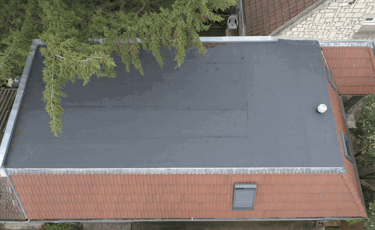 services professionnels d'entretien et de rénovation de toit pour protéger et embellir votre habitation. qualité, durabilité et expertise au rendez-vous.