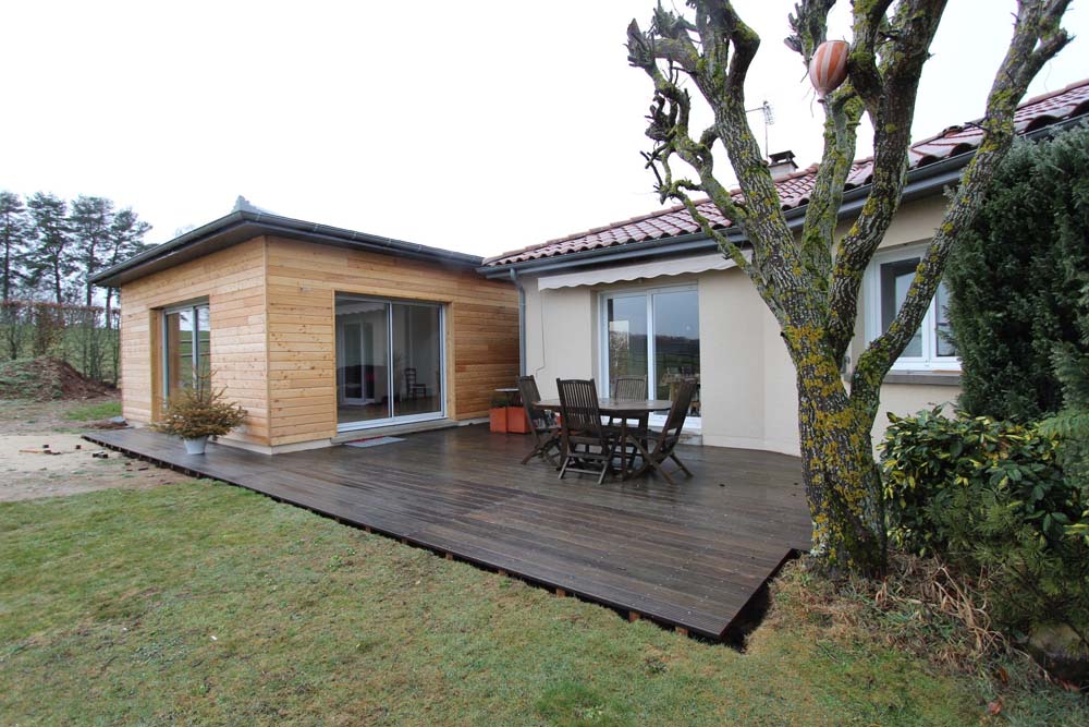 découvrez nos solutions d'extension de maison en bois, alliant esthétisme, durabilité et écologie pour agrandir votre habitation avec style.