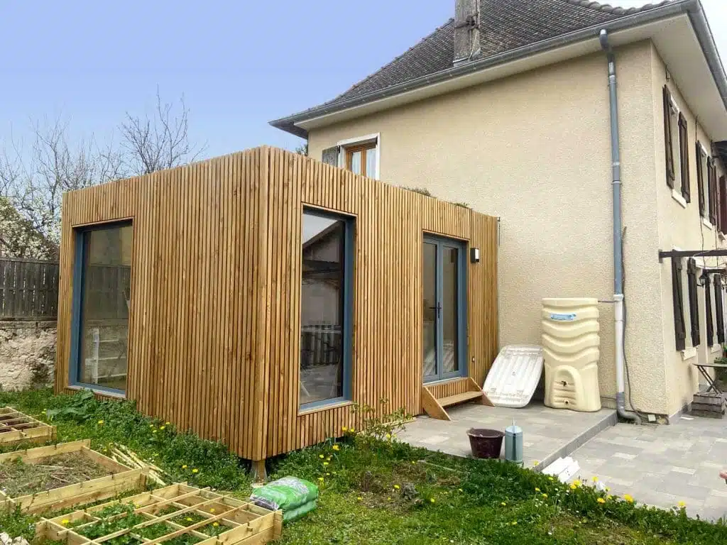 découvrez nos solutions d'extension de maison en bois, alliant esthétique, durabilité et performance énergétique pour agrandir votre espace de vie avec élégance.
