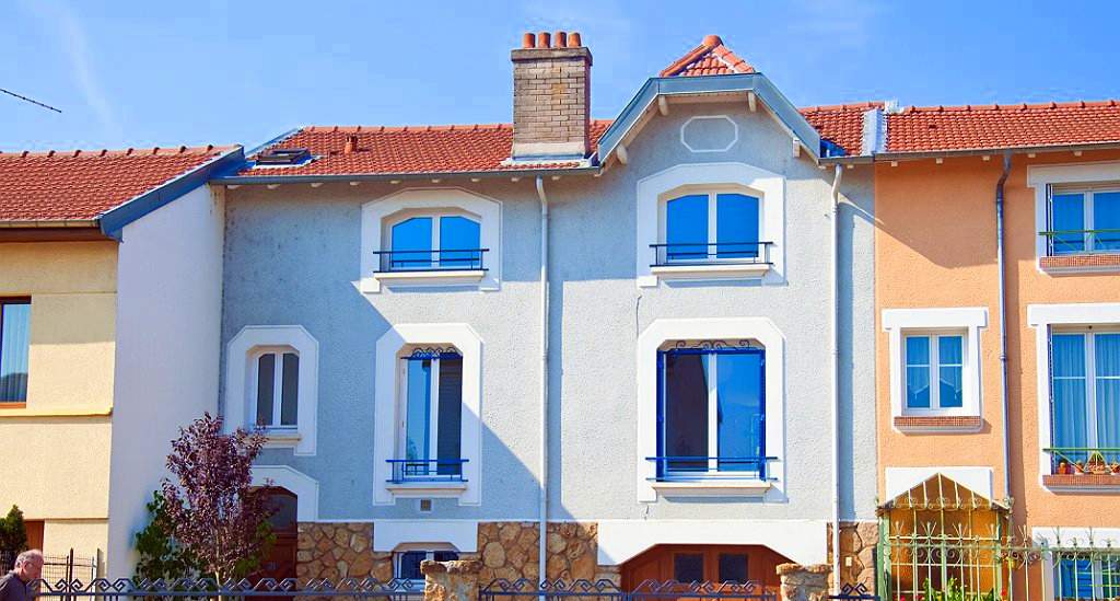 découvrez les règles essentielles concernant l'extension de maison et la distance à respecter avec les voisins pour garantir un projet conforme et harmonieux.