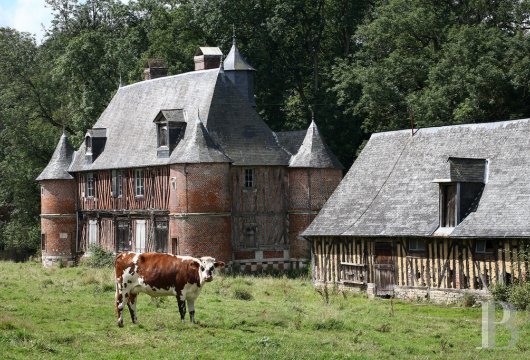 découvrez une ferme à rénover située à proximité du 15e arrondissement de paris, offrant un potentiel unique pour un projet immobilier alliant charme rural et proximité urbaine.
