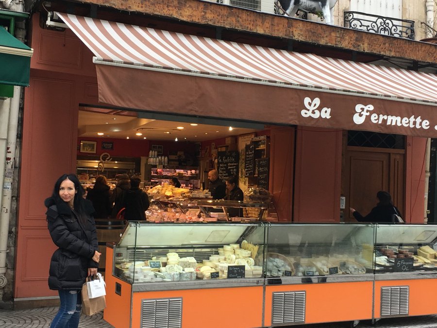 découvrez cette fermette à rénover idéalement située près du 15e arrondissement de paris, offrant un fort potentiel pour créer votre maison de rêve.