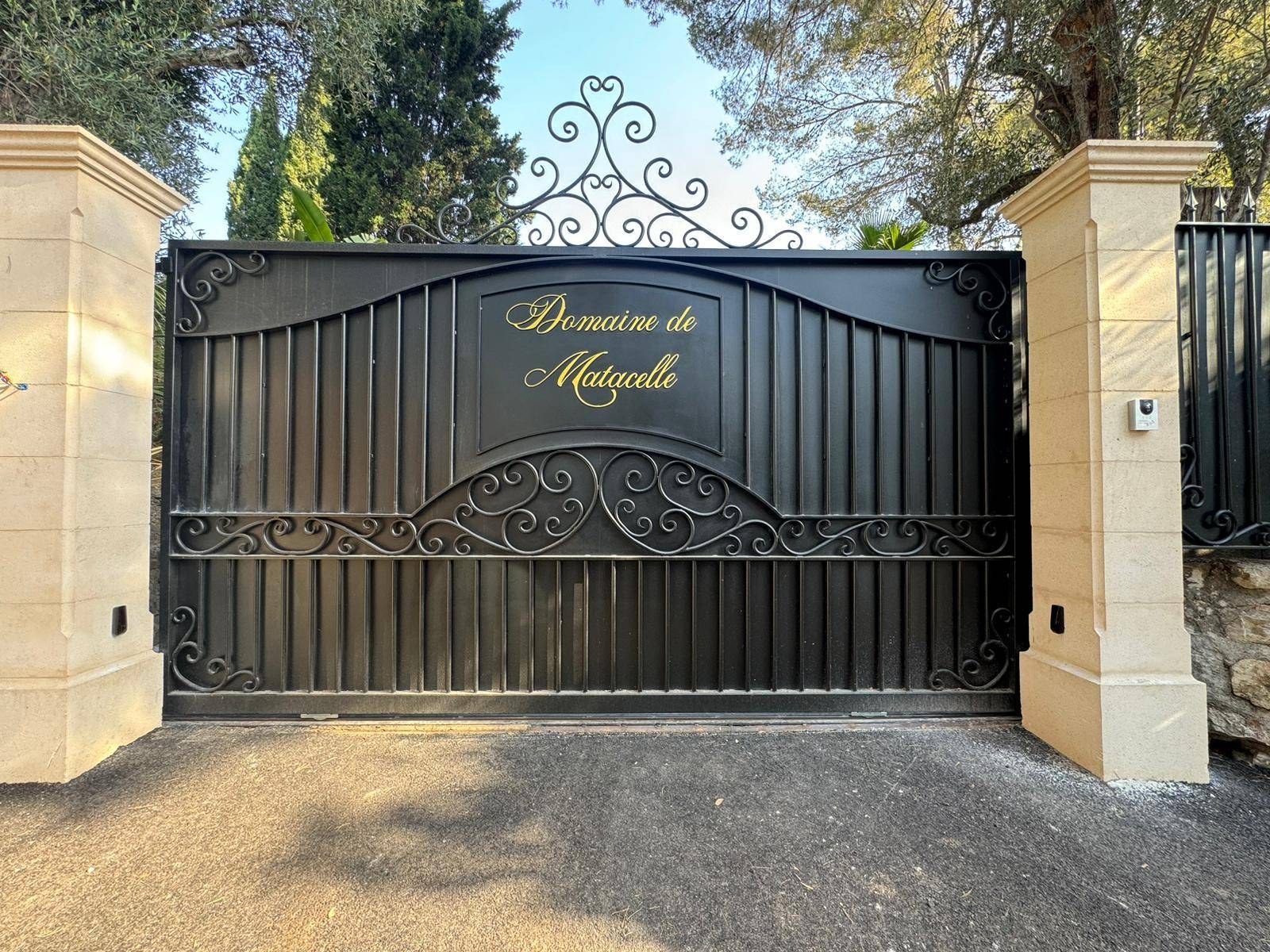 ferronnerie mauguio : votre expert local pour transformer votre maison avec des créations en fer sur mesure, alliant qualité et design unique.