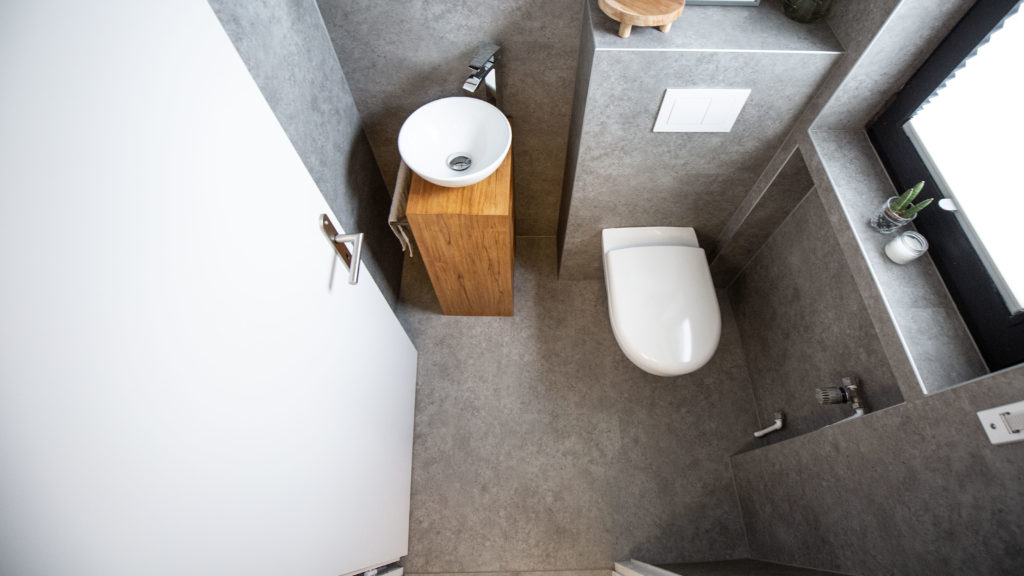 guide pour renover vos toilettes facilement 3 découvrez notre guide complet pour rénover vos toilettes facilement. astuces pratiques, étapes simples et conseils bricolage pour un résultat rapide et réussi.