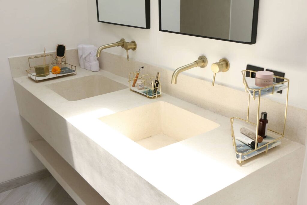 découvrez comment choisir les professionnels adaptés pour l'installation de votre salle de bain, garantissant qualité et expertise pour un projet réussi.