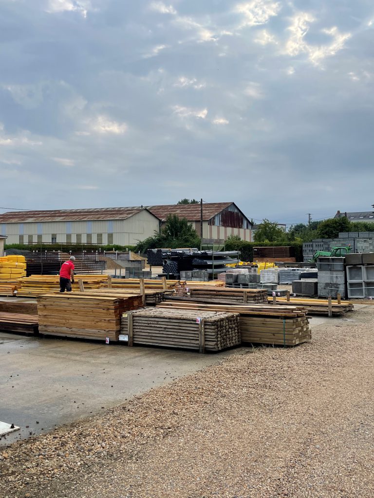 découvrez une large gamme de matériaux de rénovation de qualité pour tous vos projets : isolation, peinture, revêtements et plus encore. transformez votre maison facilement !