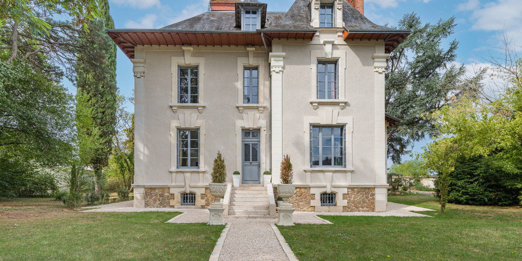 découvrez notre service de menuiserie sur mesure à bressuire, alliant savoir-faire traditionnel et modernité pour des réalisations personnalisées et de qualité.