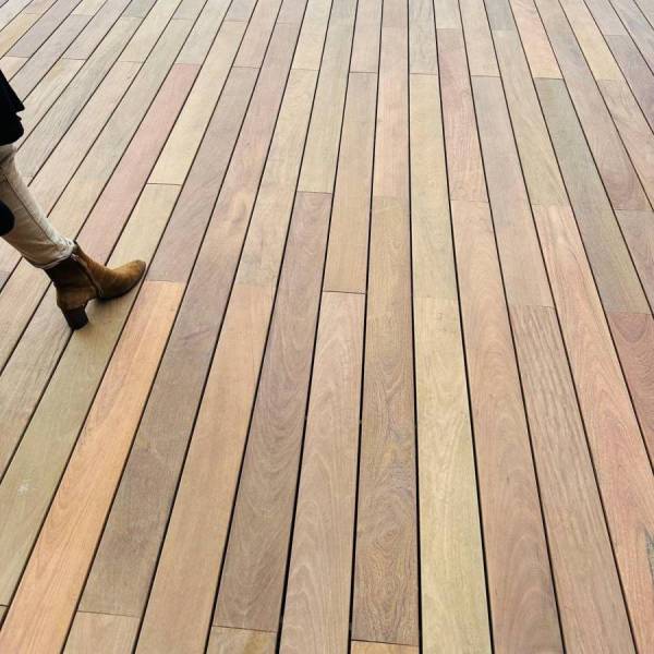 découvrez notre parquet terrasse haut de gamme, alliant élégance, durabilité et confort pour sublimer vos espaces extérieurs.