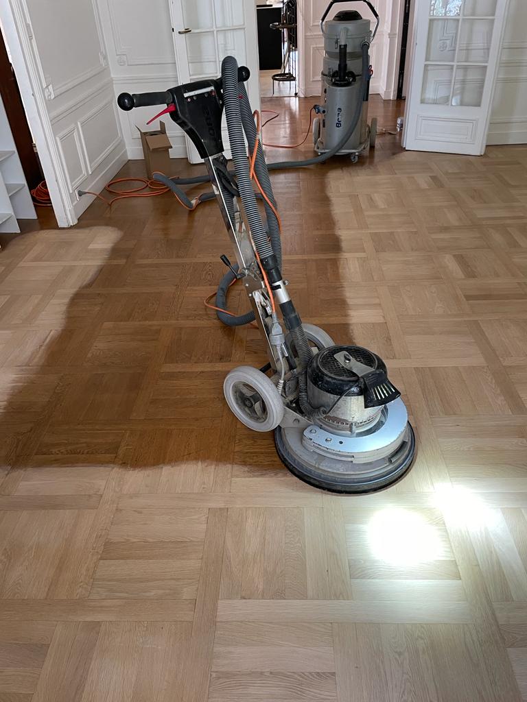 découvrez un parqueteur expert à paris spécialisé dans la pose et la rénovation de sols en bois pour sublimer votre intérieur avec qualité et savoir-faire.