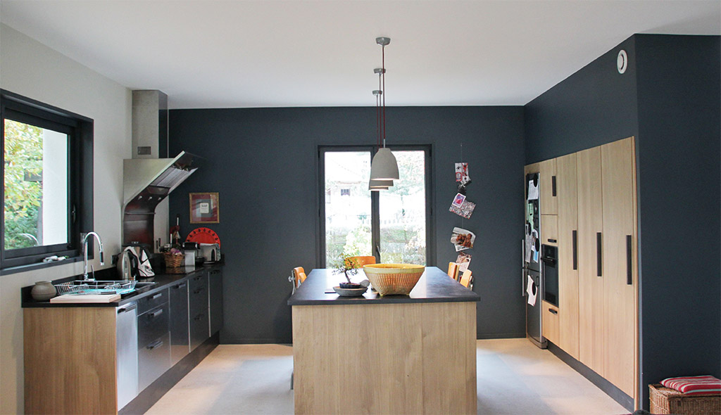 découvrez des conseils et astuces pour choisir la peinture idéale pour votre cuisine, alliant esthétique et durabilité.