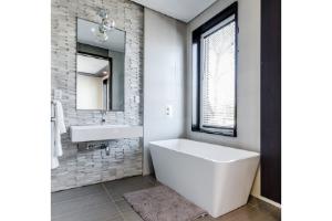 plombier chauffagiste à couëron, intervention rapide et efficace pour tous vos besoins en plomberie et chauffage. dépannage urgent et installation professionnelle.