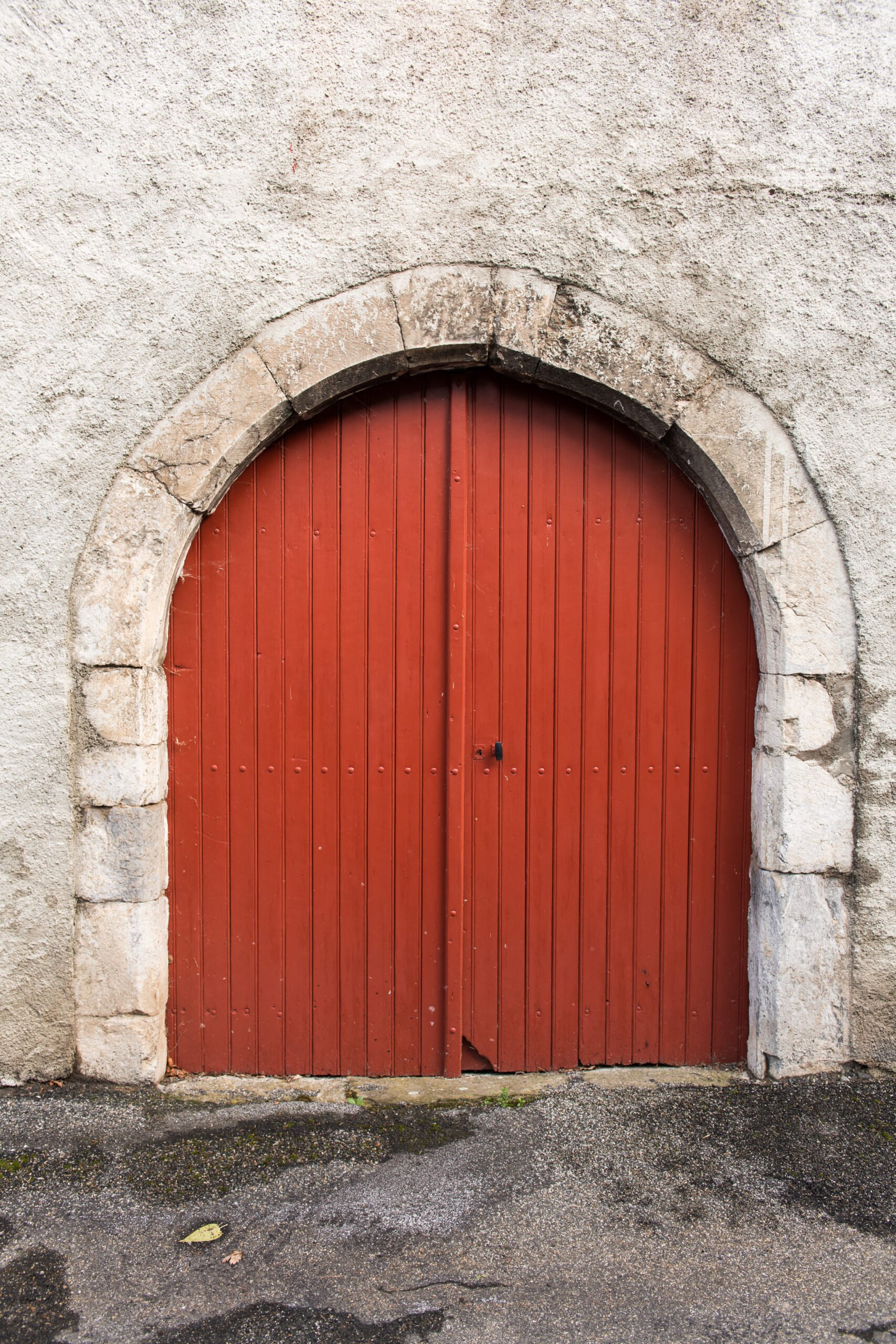 découvrez nos portes cochères en bois alliant qualité et esthétisme. comparez les prix et choisissez la porte idéale pour valoriser votre entrée tout en assurant durabilité et sécurité.