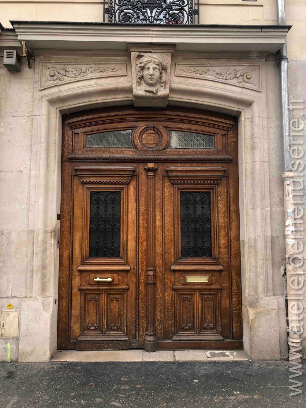 découvrez nos portes cochères en bois alliant qualité et esthétique à des prix compétitifs. trouvez la porte idéale pour sécuriser et embellir votre propriété.