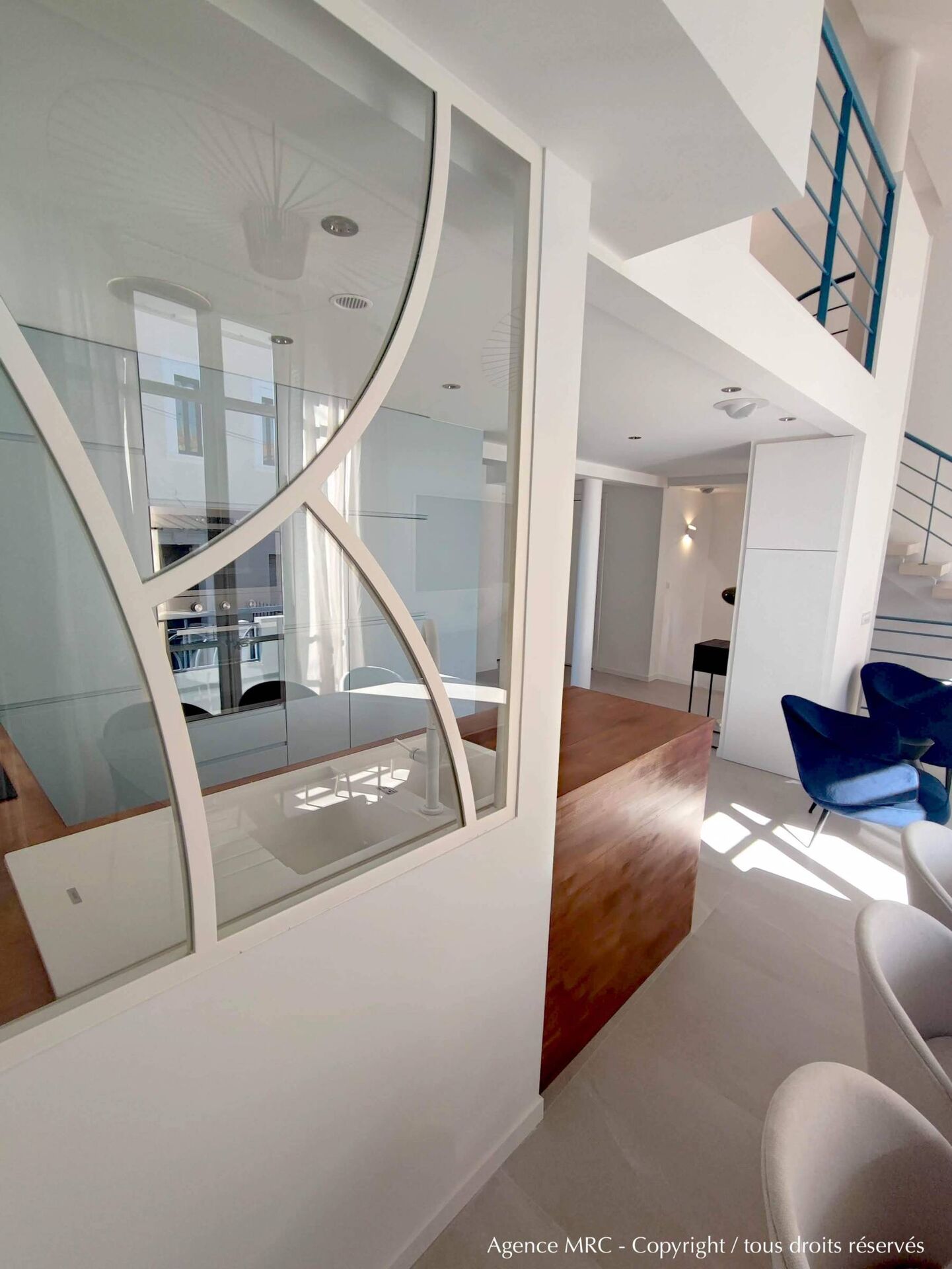 découvrez les tarifs moyens des architectes d'intérieur au m² pour planifier efficacement votre projet de rénovation ou décoration.