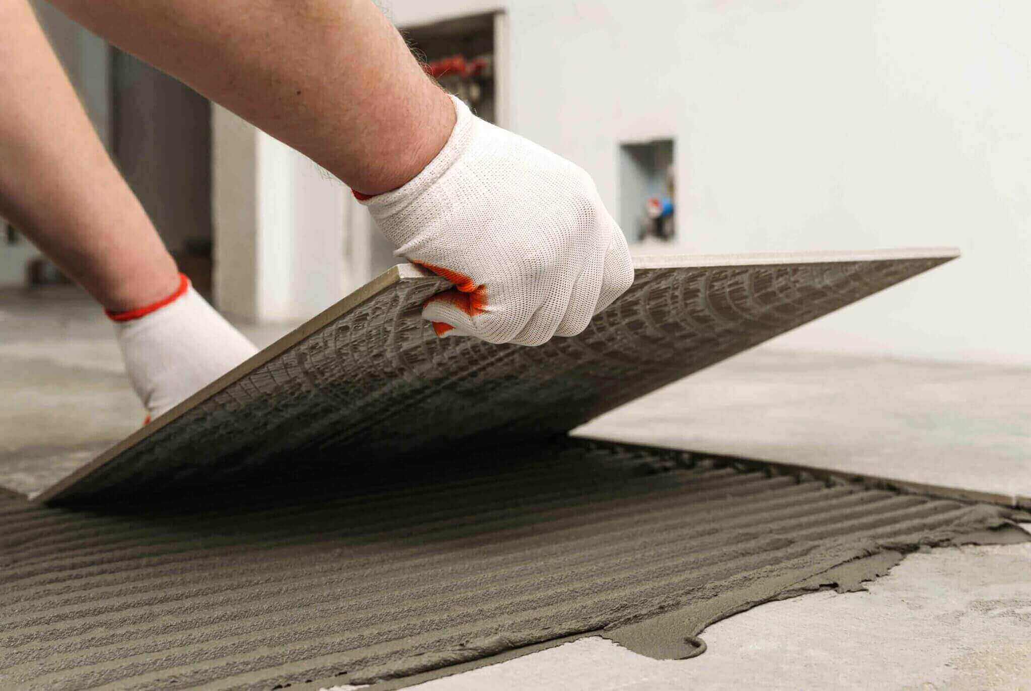 découvrez le prix au mètre carré pour la dépose de carrelage, incluant les tarifs moyens, les facteurs influençant le coût et des conseils pour bien préparer vos travaux.