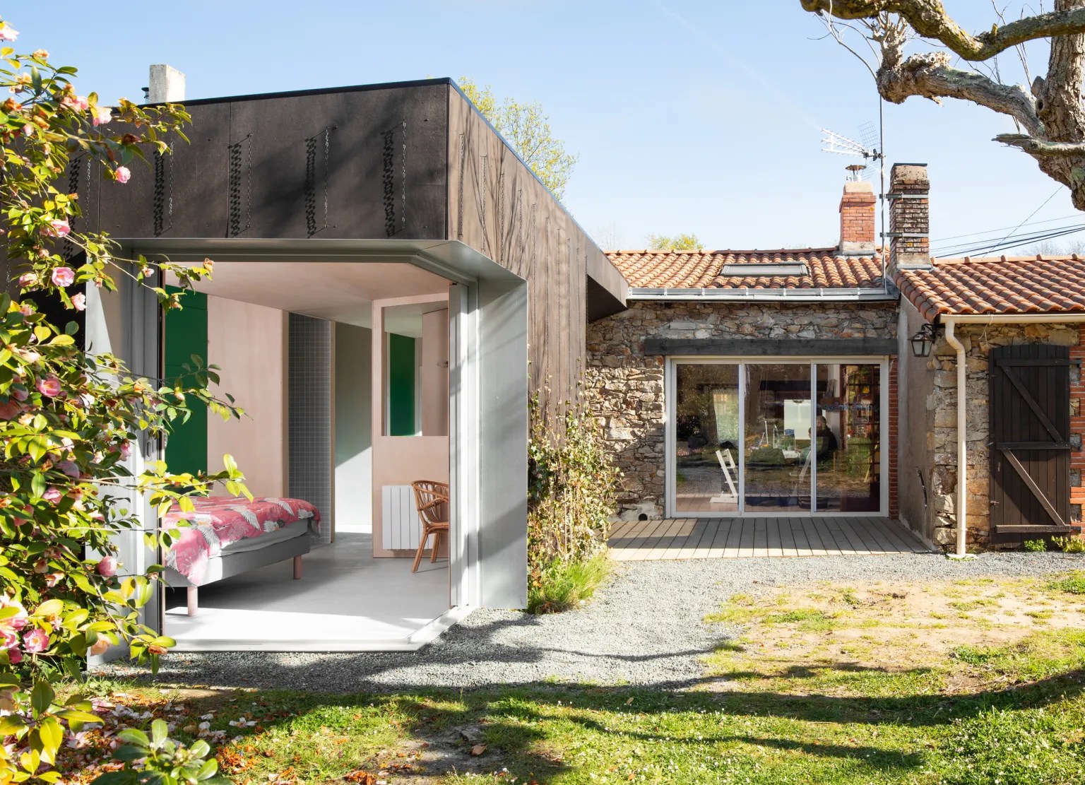 découvrez le prix de l'extension d'une suite parentale et obtenez des conseils pour bien estimer votre budget rénovation.