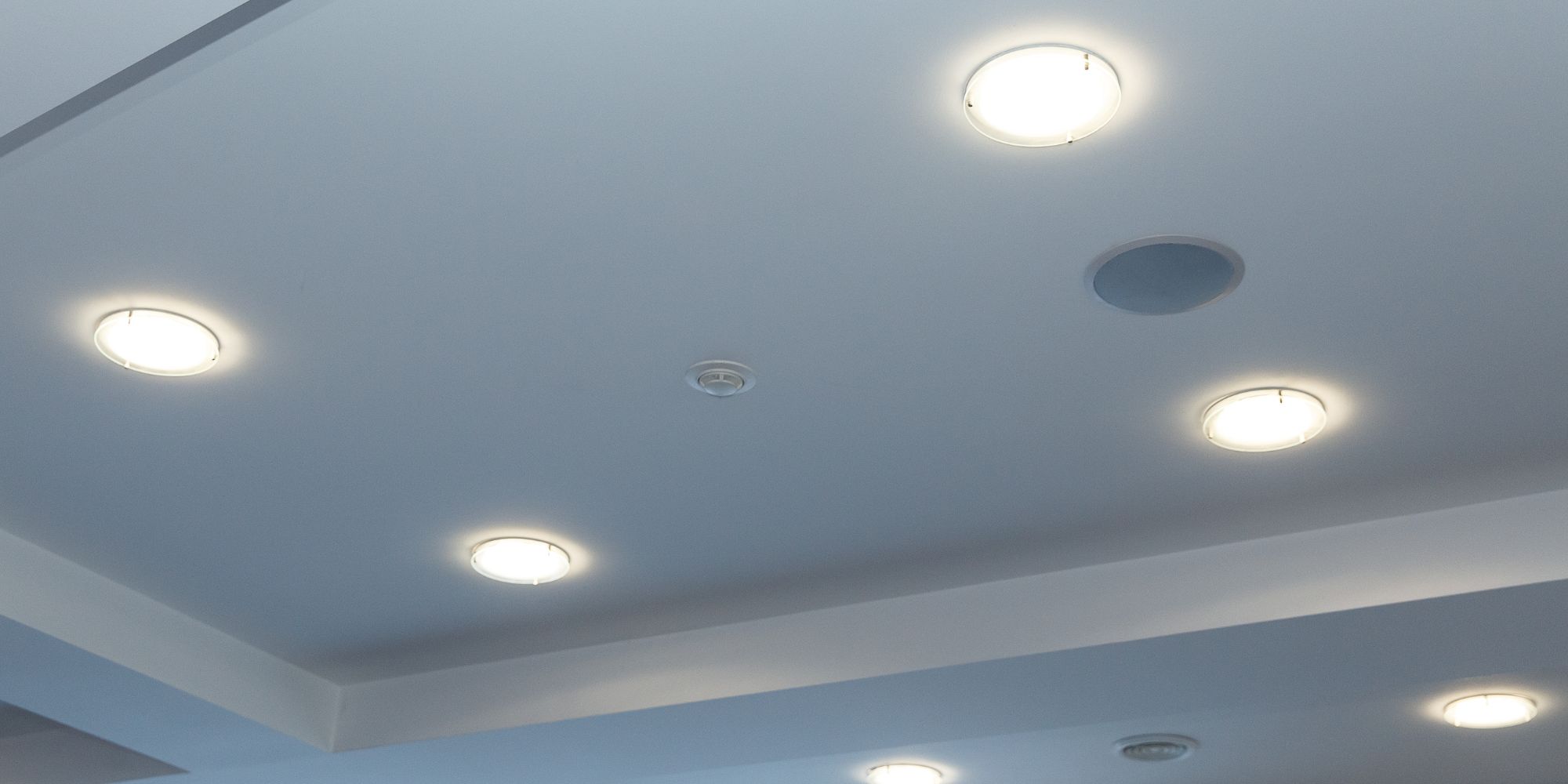 prix faux plafond lumineux 1 découvrez les prix des faux plafonds lumineux pour embellir votre intérieur avec élégance et modernité. comparatifs et conseils pour choisir la meilleure option adaptée à votre budget.