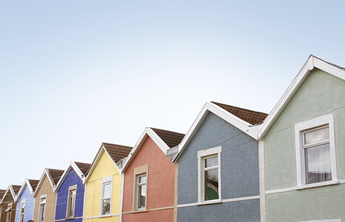 découvrez les prix pour la peinture de mur extérieur et obtenez des conseils pour choisir la meilleure offre adaptée à votre budget.