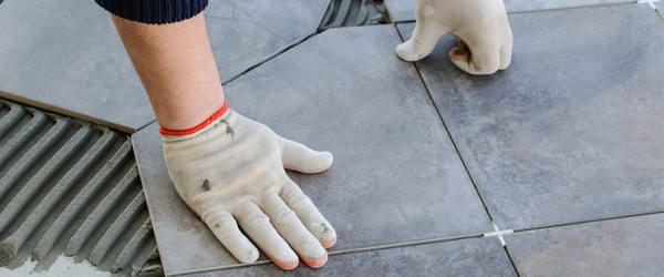 découvrez nos tarifs compétitifs pour la pose de carrelage terrasse. obtenez un devis précis et profitez d’une installation professionnelle pour sublimer votre extérieur.