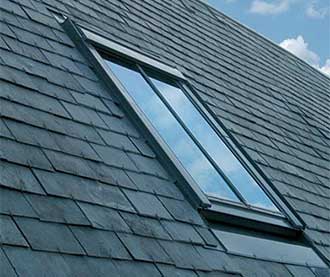 découvrez les tarifs pour la pose d'une fenêtre de toit : prix, facteurs influençant le coût et conseils pour choisir le meilleur professionnel.