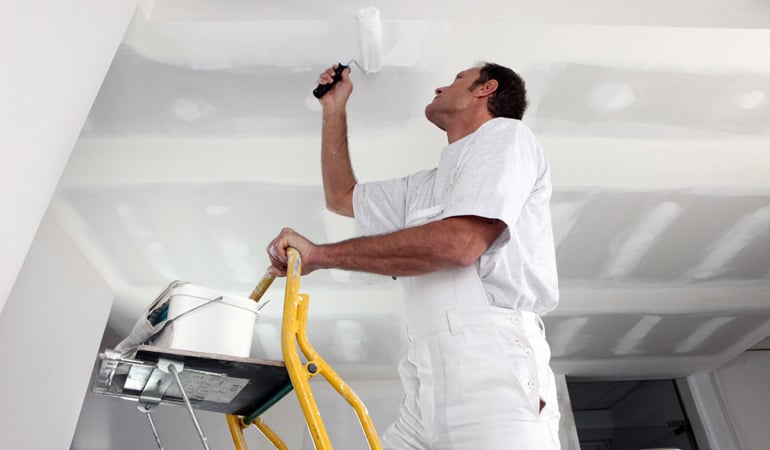 découvrez le prix de la pose de placo plafond : tarif moyen, facteurs influençant le coût et conseils pour bien choisir votre professionnel.