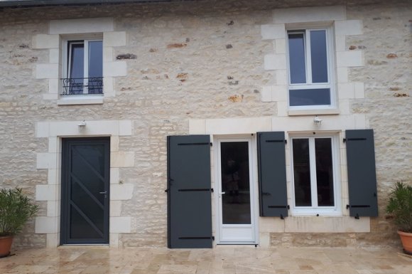 découvrez les prix pour la pose d'une porte-fenêtre en double vitrage. guide complet des coûts, conseils d'installation et astuces pour bien choisir votre porte-fenêtre.