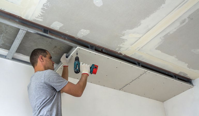 découvrez les tarifs pour refaire un plafond en plâtre : prix des matériaux, main d'œuvre et conseils pour un projet réussi.