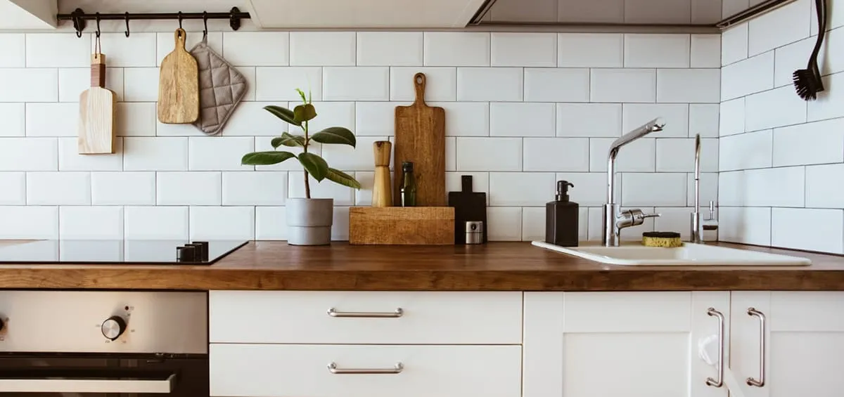 découvrez les prix de rénovation pour une cuisine en bois et obtenez des conseils pour estimer votre budget rénovation cuisine bois efficacement.