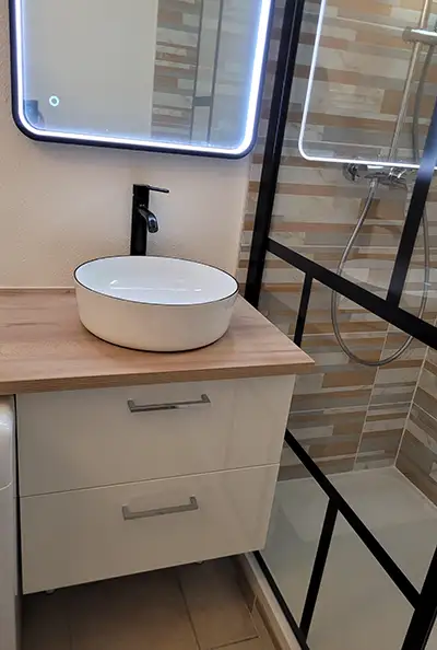 découvrez le prix moyen pour la rénovation d'une salle de bain de 5 m², incluant matériaux, main d'œuvre et conseils pour un projet réussi.