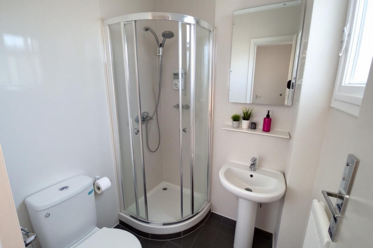 découvrez comment aménager une salle de bain de 5m2 à petit prix. astuces, conseils et idées pour un espace fonctionnel et économique.