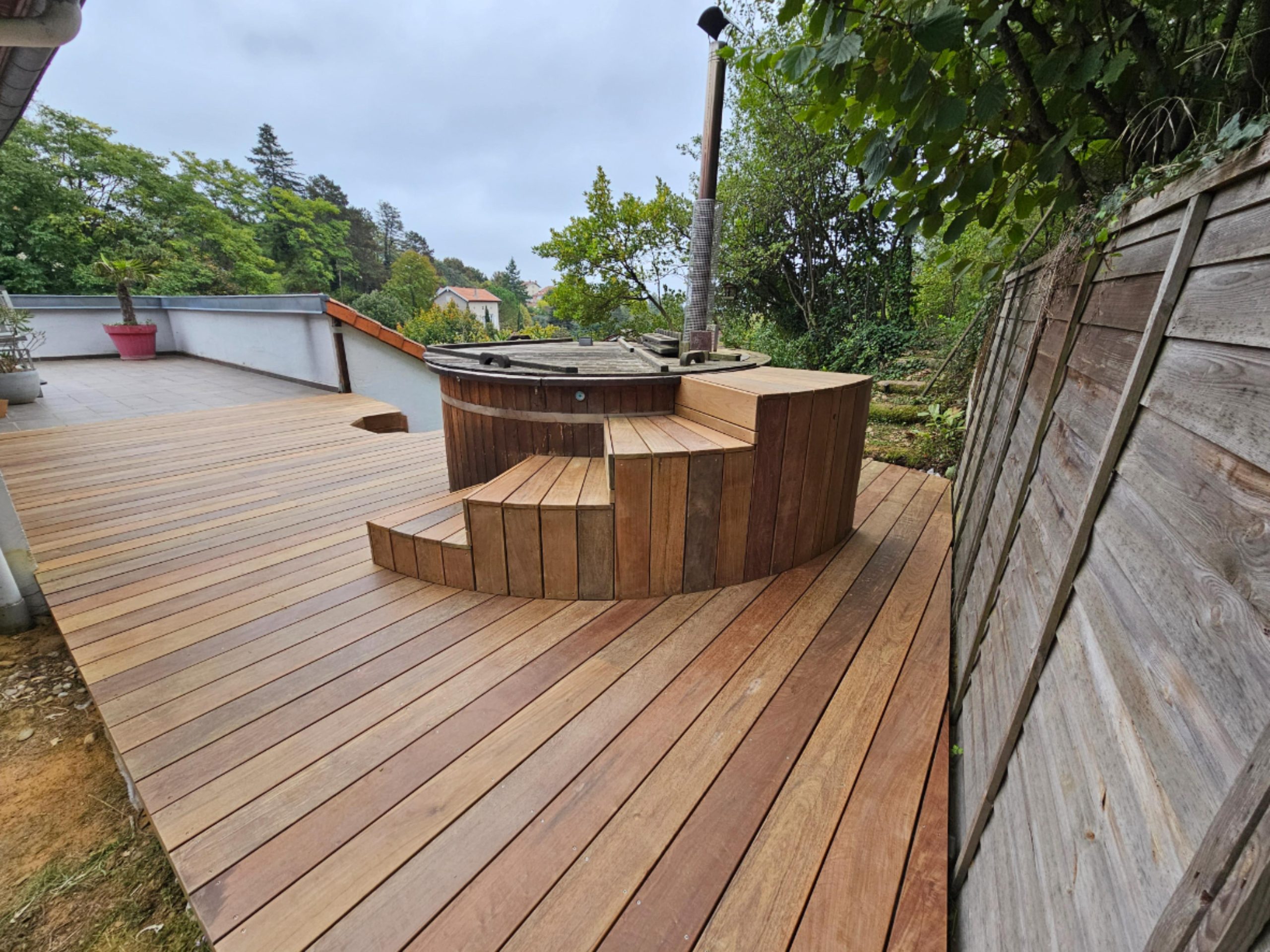 découvrez les prix pour une terrasse en bois de 20m2 : tarif des matériaux, main-d'œuvre, et conseils pour un projet réussi et économique.