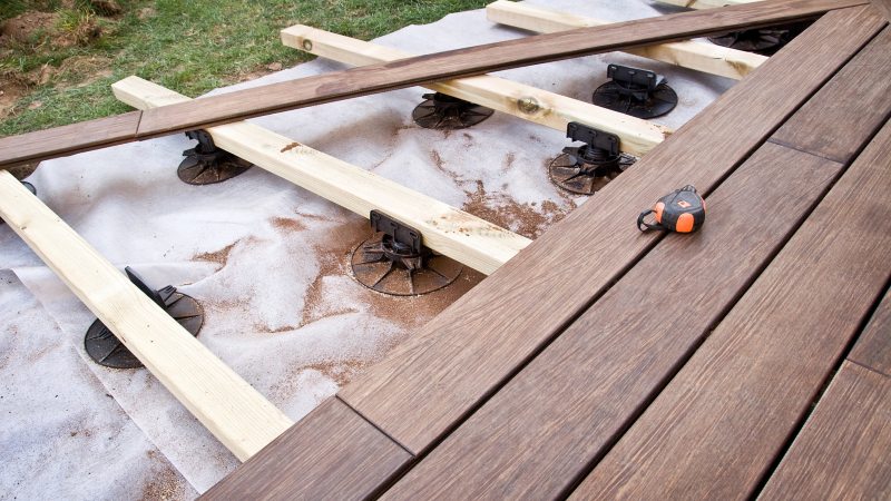 découvrez les prix pour la pose de terrasse en carrelage et obtenez des conseils pour choisir le meilleur rapport qualité-prix pour votre projet extérieur.