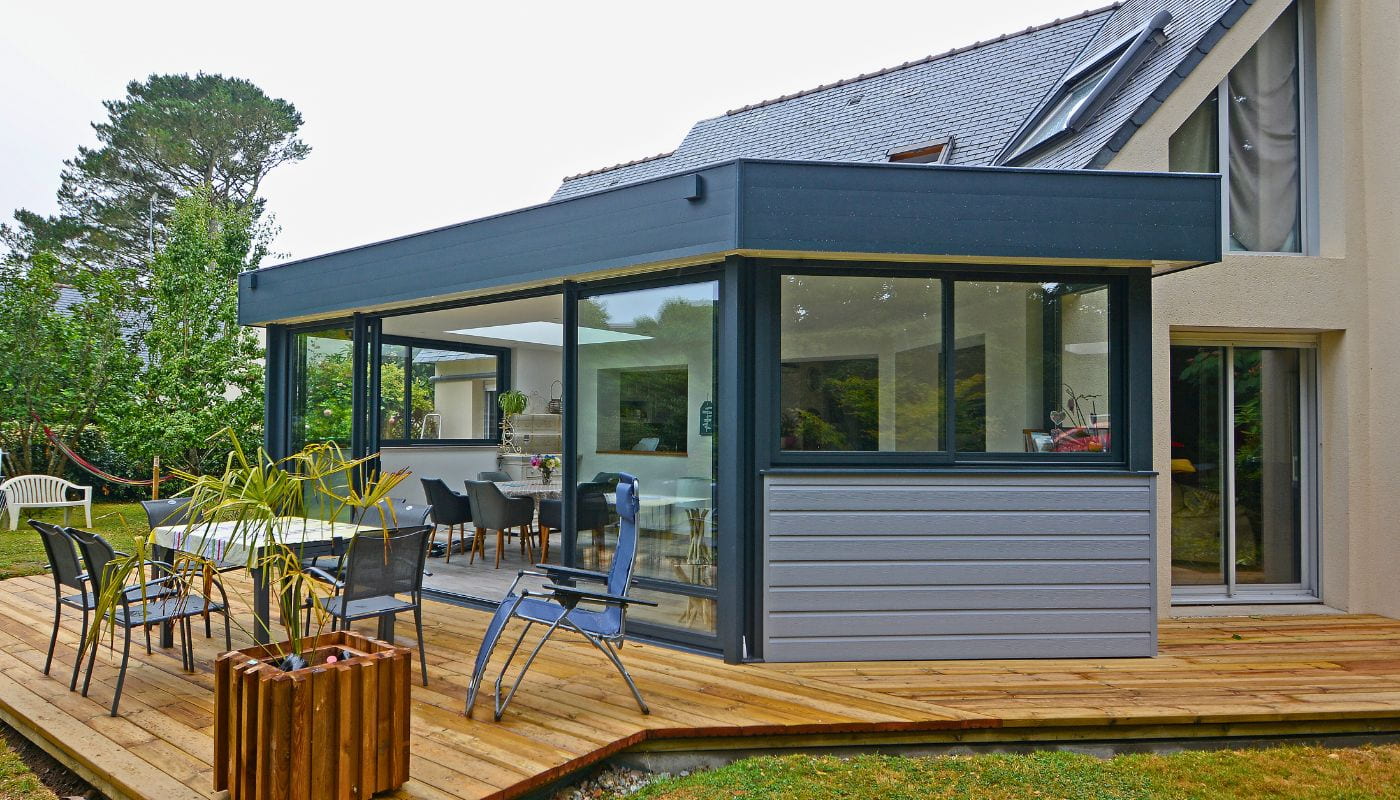 découvrez les prix des vérandas pour votre maison et trouvez des conseils pour choisir le modèle adapté à votre budget et à vos besoins.