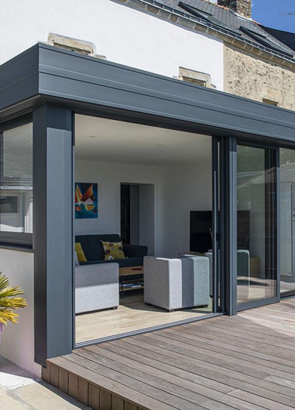 découvrez les prix pour une véranda ou une extension de maison, et obtenez des conseils pour bien planifier votre projet au meilleur coût.