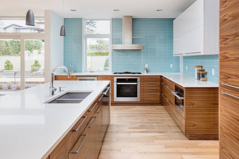 découvrez notre projet de cuisine sur-mesure réalisé avec un architecte pour un espace unique, fonctionnel et design, adapté à vos besoins et à votre style de vie.